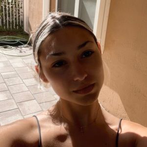 Meet your Posher, Carolina